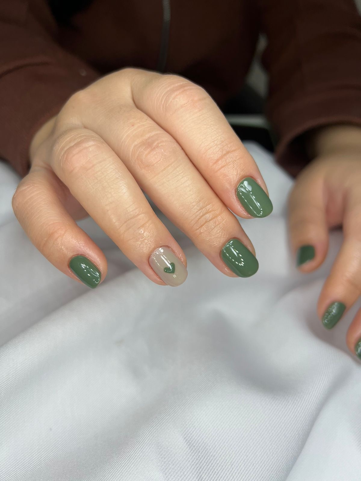 Unhas em gel na cor azul